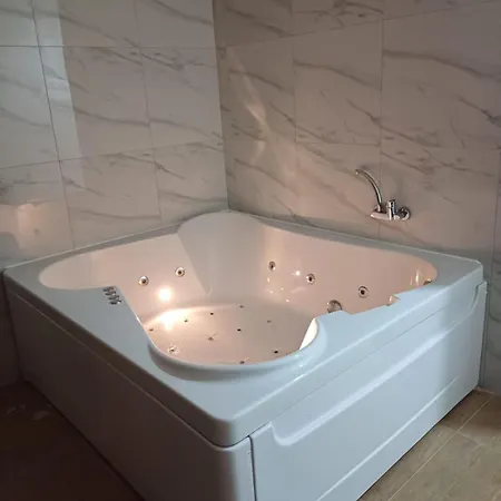 Prenociste Silver Lux Srebrno Jezero 6 *